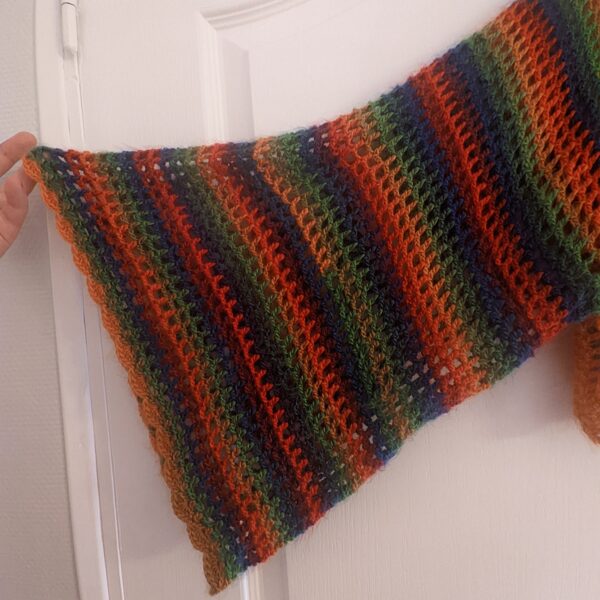 Haut manches chauve-souris avec détail sur une des manches