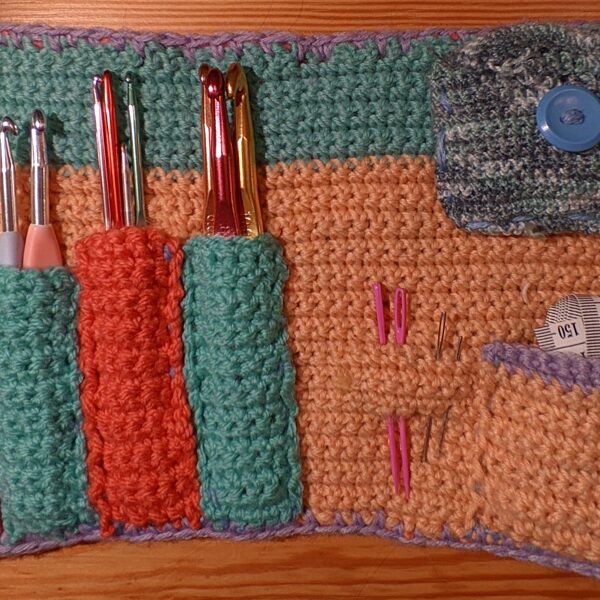 Porte crochet, détails sur le rangement pour les crochets et le porte aiguille